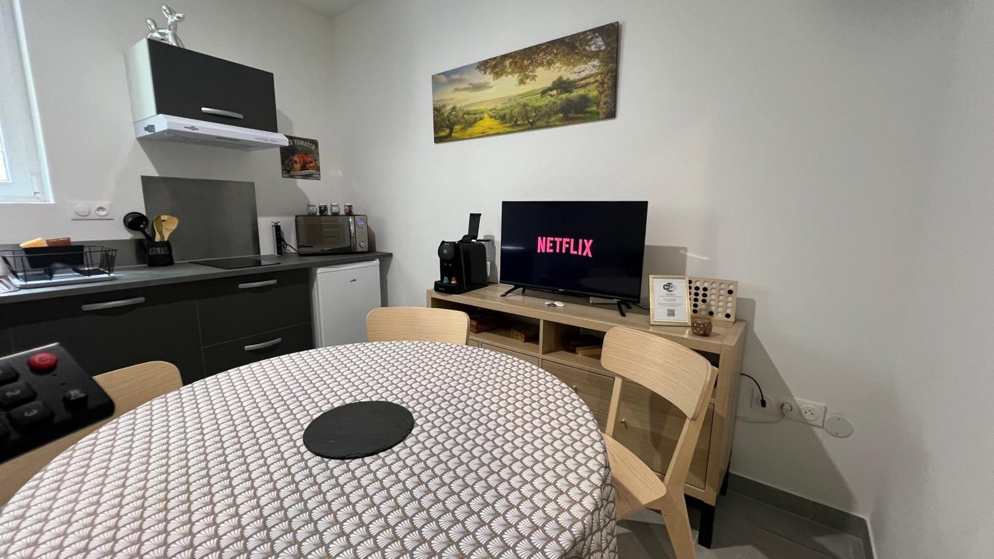 Fenix Appartement T2 40 M2 Cosy Rdc Plein Centre Ville Pierrelatte ภายนอก รูปภาพ